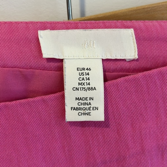 Fuschia mini skirt - Picture 2 of 2